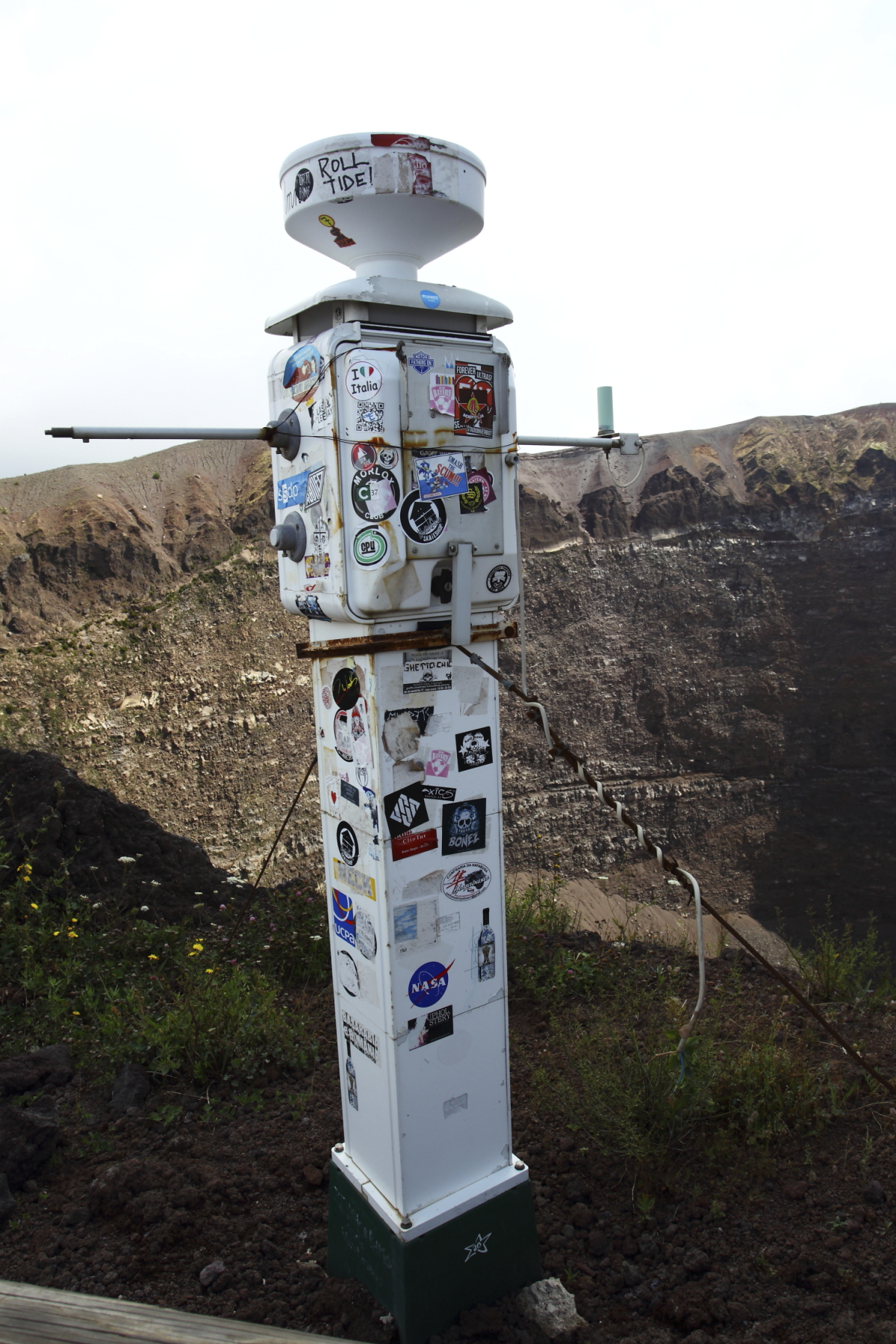 A walk up to the crater of Mt Vesuvius