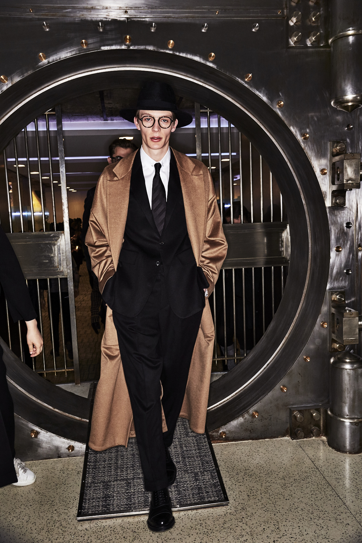 Cerruti Fall 17 Men Fashion  Show Paris Backstage